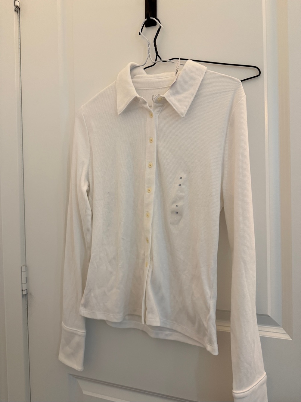Classic White Button-Front Ribbed Long Sleeve Top - Picture 2 of 3